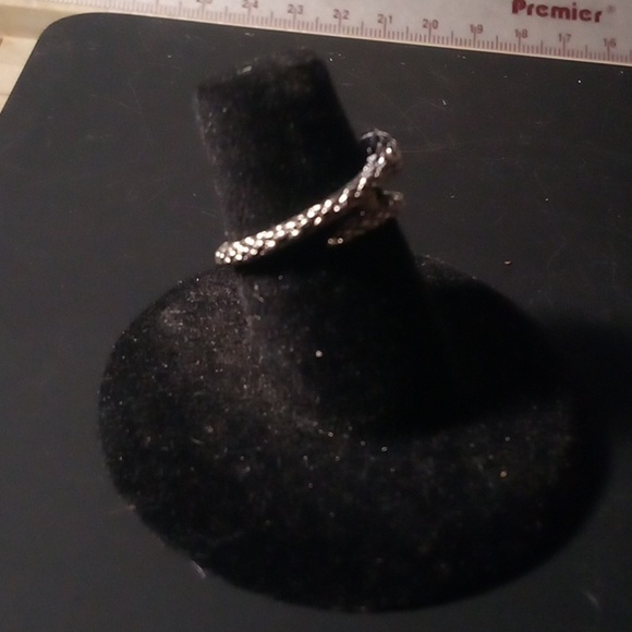 ❤️3/$10❤️NIP - Silver Tone Hollow Style New Design Ring - Size 5.75 - Picture 5 of 7